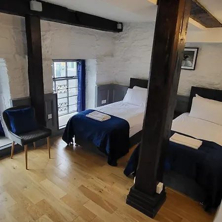 Crews Bed And Breakfast-2